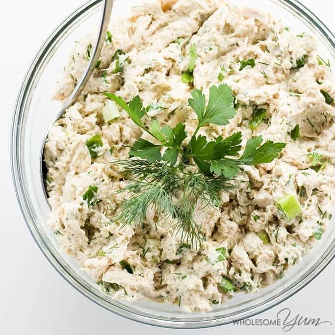 This easy chicken salad recipe is packed with flavorful herbs. Learn how to make simple, healthy chicken salad in just a few minutes! Detail: easy-chicken-salad-with-herbs-paleo-low-carb