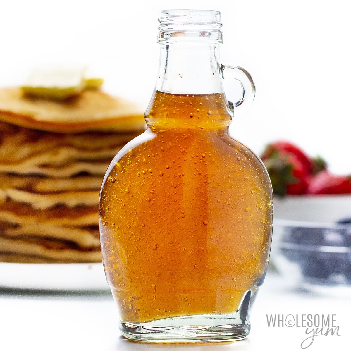 Keto syrup in a glass bottle.