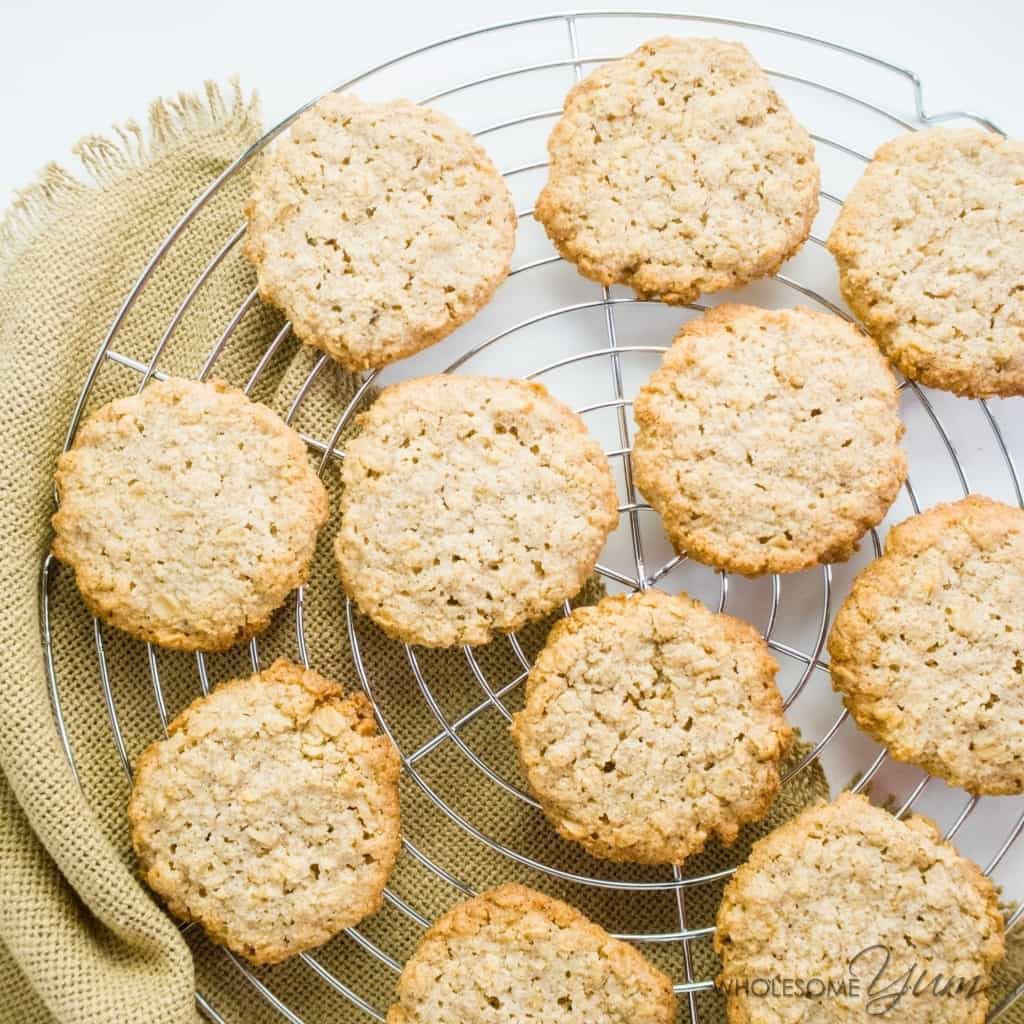 Easy Sugar-free Oatmeal Cookies (Low Carb, Gluten-free) - These sugar-free, gluten-free oatmeal cookies are moist, satisfying, and unbelievably low carb. Only 9 ingredients, 4 grams net carbs, and ready in 20 minutes! Detail: oatmeal-cookies
