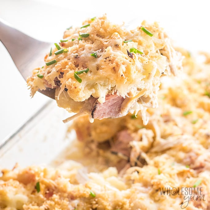 Easy Keto Low Carb Chicken Cordon Bleu Casserole Recipe - This easy, low carb chicken cordon bleu casserole recipe needs just 15 minutes prep and the family will love it! No one will guess a keto chicken cordon bleu casserole can be so delicious.