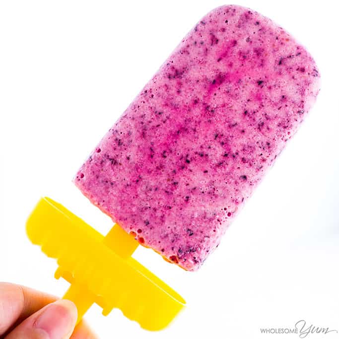 LemonPopsicleswithBlueberries(Sugar freePopsiclesRecipe) Thisblueberrylemonpopsiclesrecipeiseasytomakeinminuteswithingredients!Sugar free,lowcarb,gluten free,dairy free,creamy,andDELICIOUS.Detail:sugar free blueberry lemon popsicles recipe img