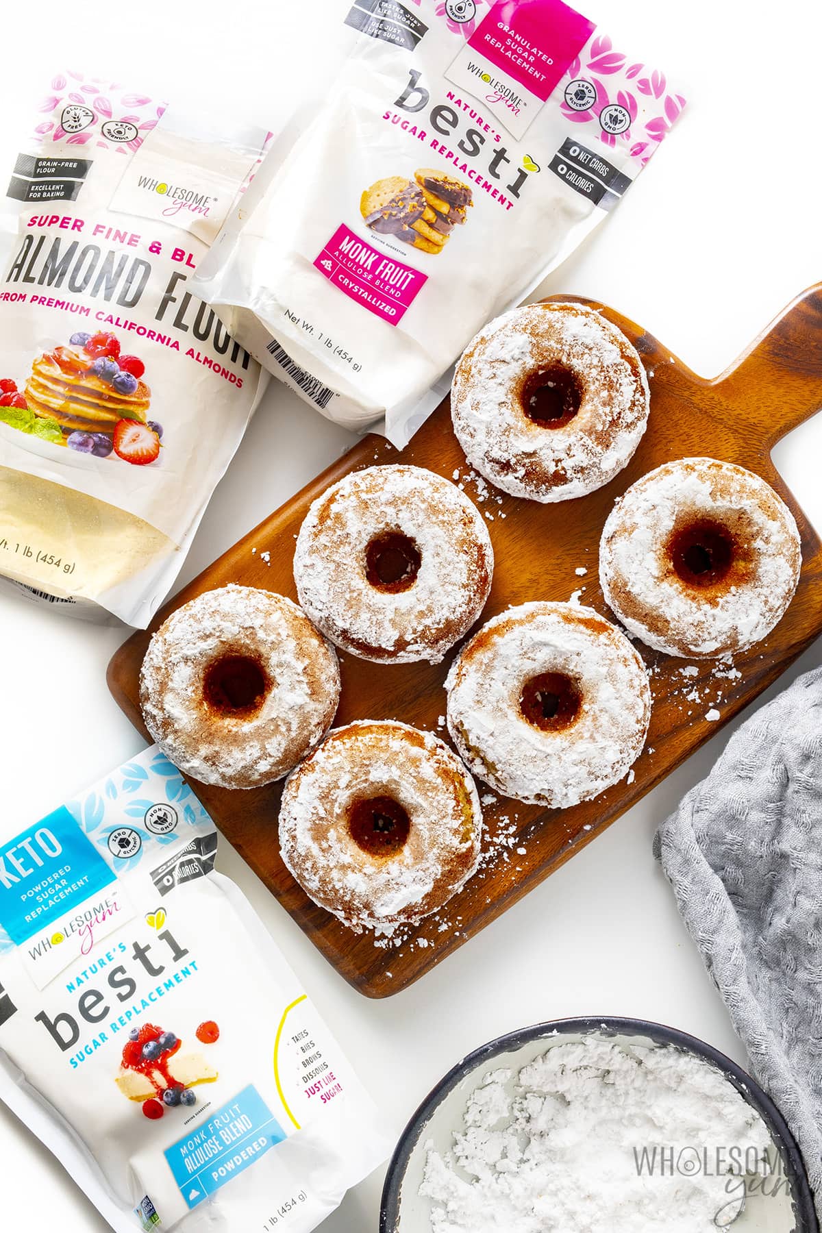 Sugar-free donuts with almond flour and Besti.