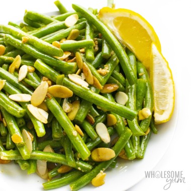 Green beans almondine on a plate.