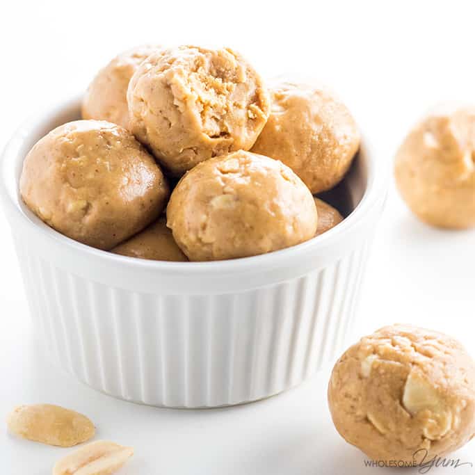 Keto Low Carb Peanut Butter Protein Balls Recipe - 4 Ingredients - These no bake low carb peanut butter protein balls with protein powder are quick and easy to make. They are naturally gluten-free. Just 4 ingredients & 10 minutes prep!