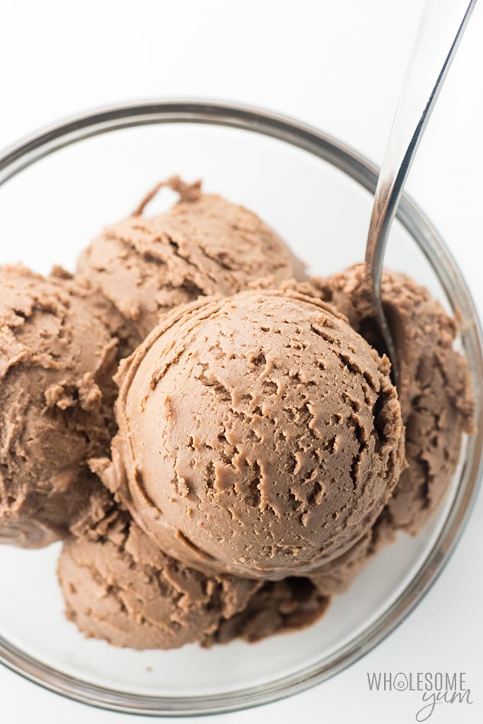 Chocolate Peanut Butter Nice Cream Recipe - Learn how to make nice cream without bananas or an ice cream maker! This delicious chocolate peanut butter nice cream recipe is sugar-free, low carb, keto and vegan. Just 5 ingredients and 5 minutes prep time!