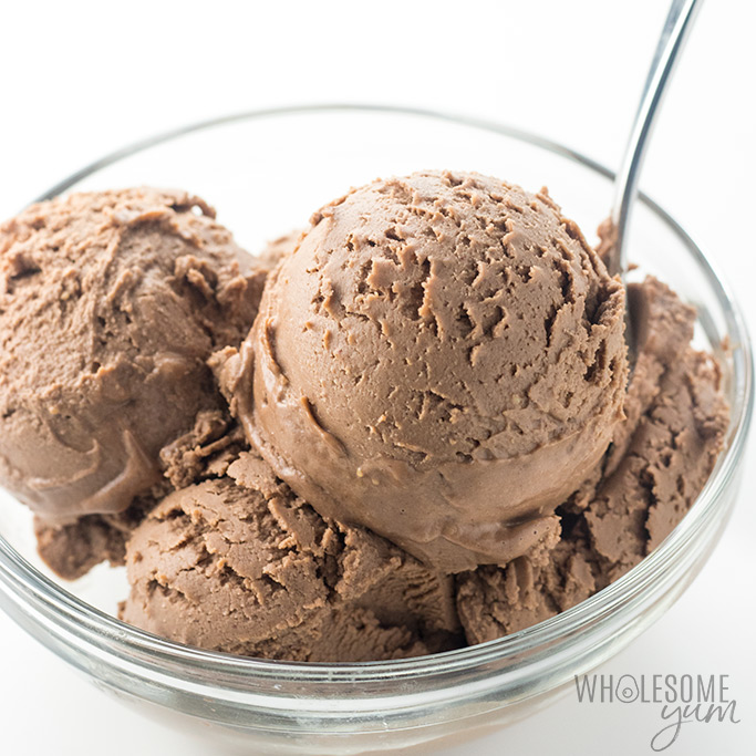 Chocolate Peanut Butter Nice Cream Recipe - Learn how to make nice cream without bananas or an ice cream maker! This delicious chocolate peanut butter nice cream recipe is sugar-free, low carb, keto and vegan. Just 5 ingredients and 5 minutes prep time!