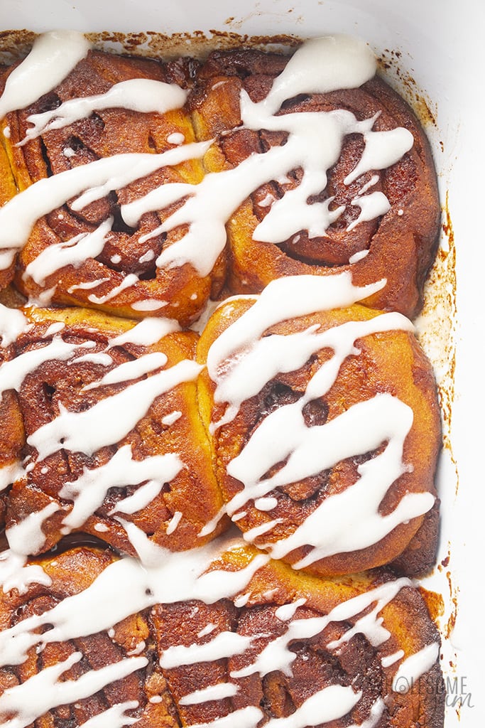 Keto low carb cinnamon rolls with icing