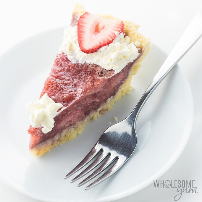 Gluten-free Sugar-free Strawberry Pie Recipe with Gelatin - Make this easy gluten-free strawberry pie recipe with fresh or frozen strawberries. Just 5 ingredients, plus coconut flour crust! Sugar-free strawberry pie is low carb, keto, and has a paleo option. Detail: gluten-free-sugar-free-strawberry-pie-recipe-3