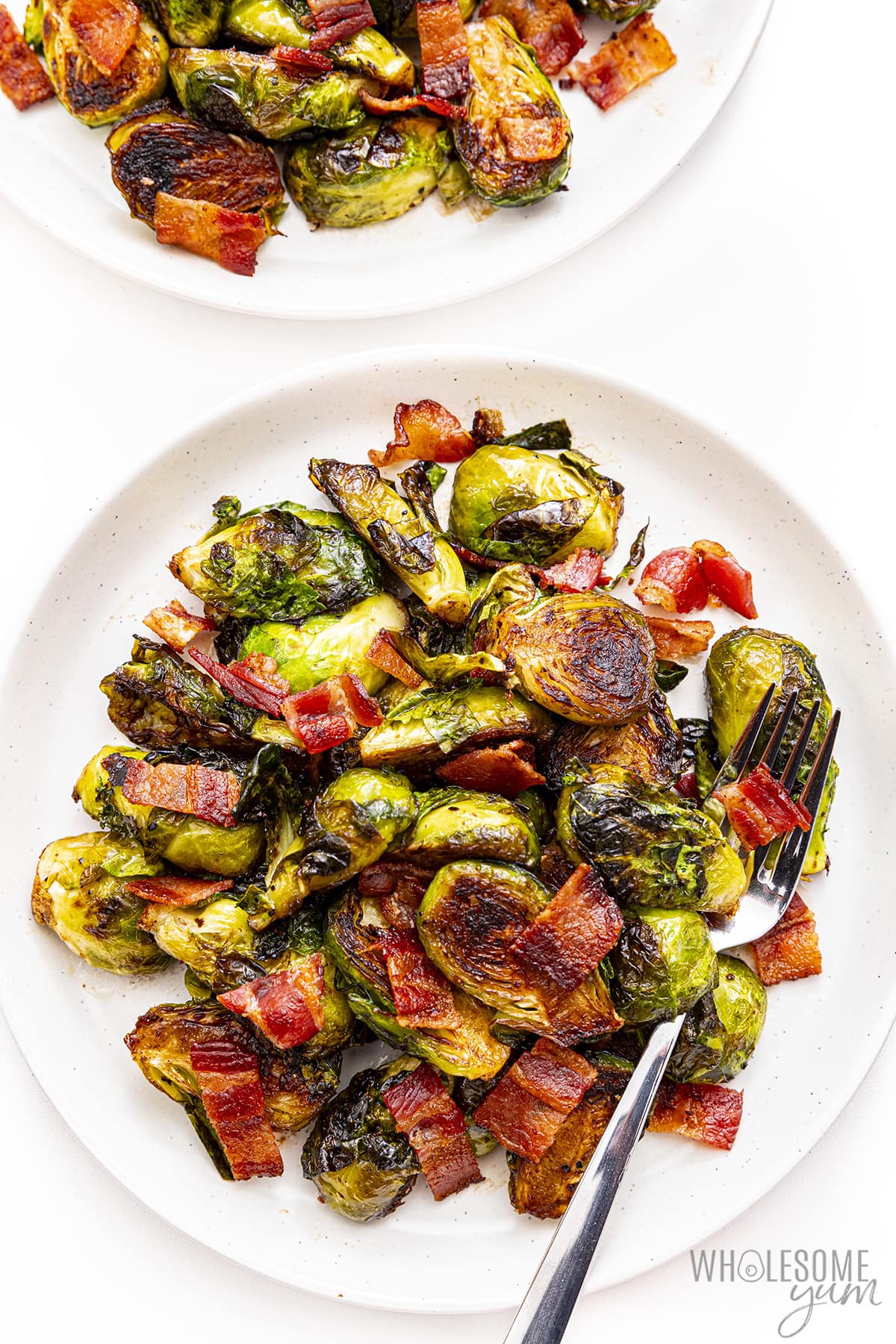 Use a fork to fry the Brussels sprouts on two plates.