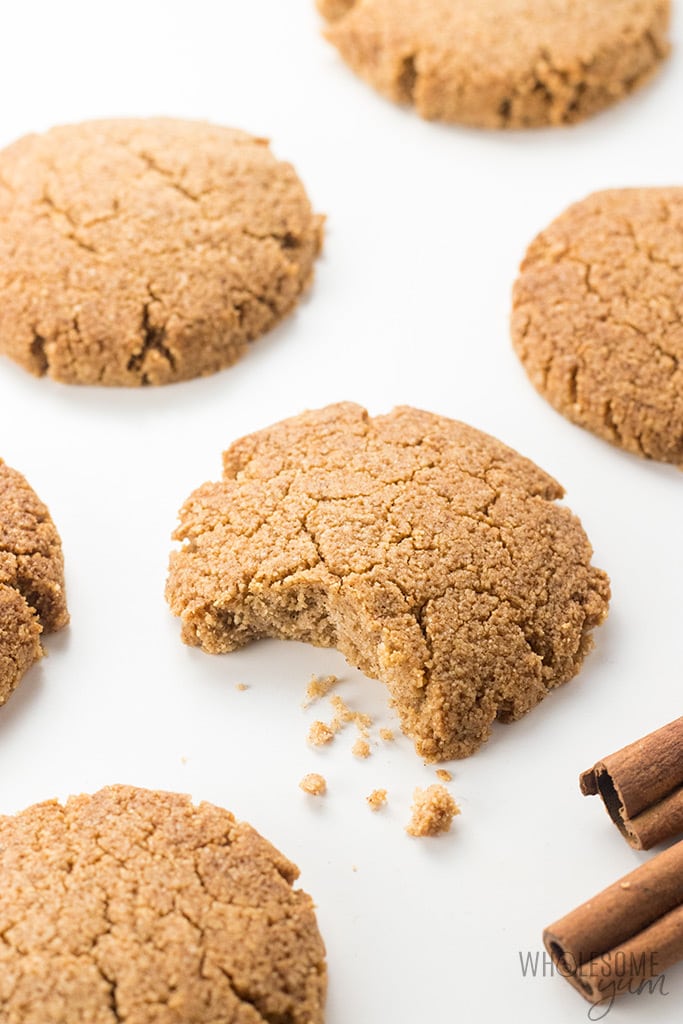 Low Carb Gluten-Free Ginger Snaps Cookies Recipe - This gluten-free ginger snaps recipe tastes like the real thing! You only need 6 ingredients and one bowl to make these easy low carb ginger snaps cookies.