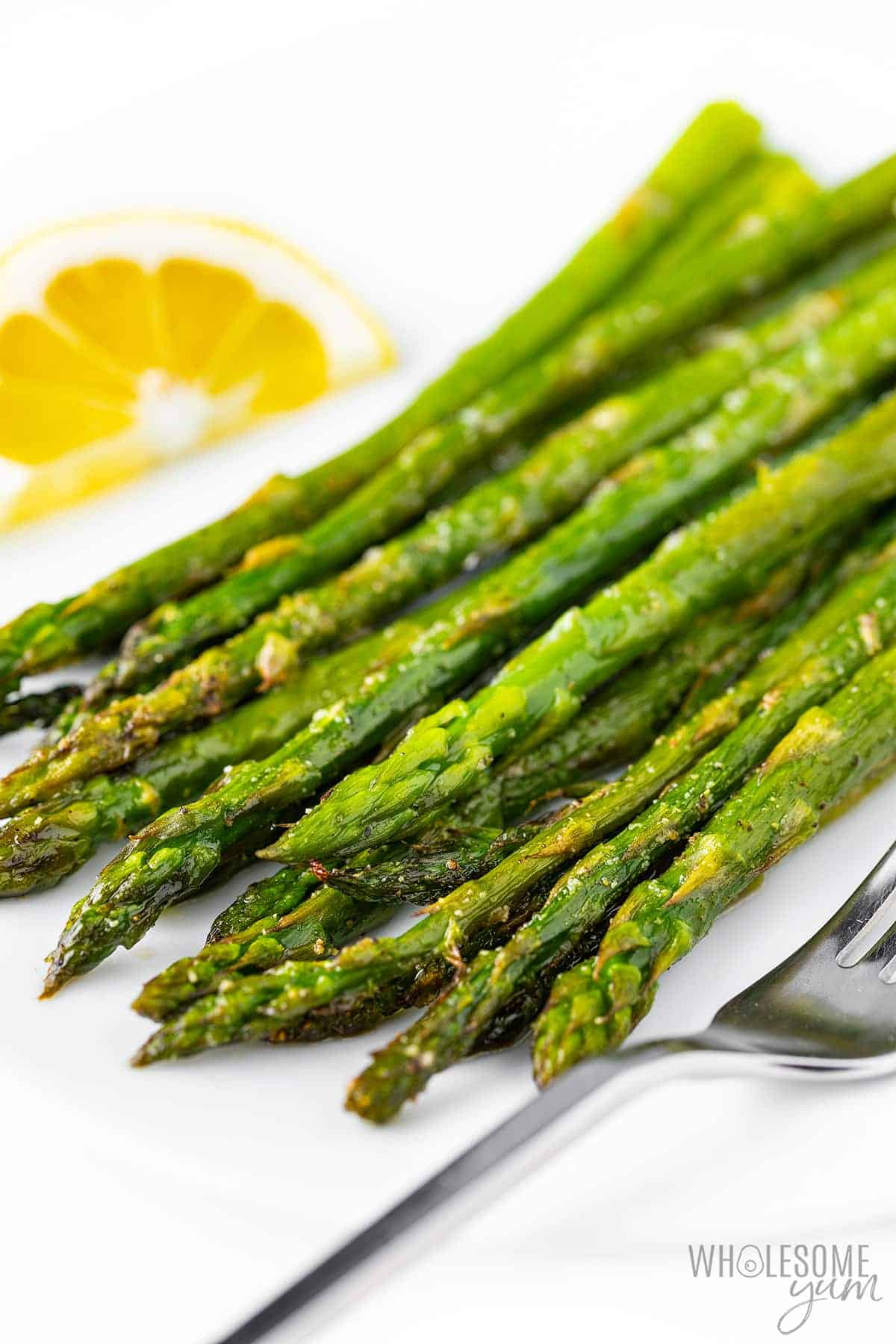 Baked asparagus in the oven.