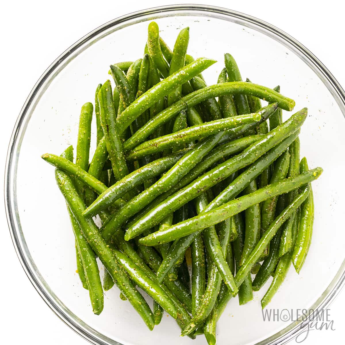 Seasoned green beans with garlic powder, salt, pepper, and olive oil.