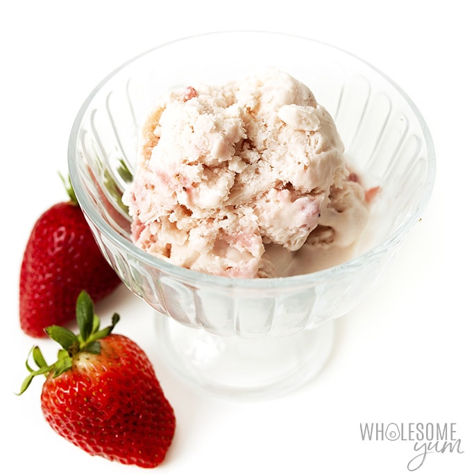 Strawberry sugar-free mason jar ice cream in a glass dish Detail: keto-mason-jar-ice-cream-recipe-19