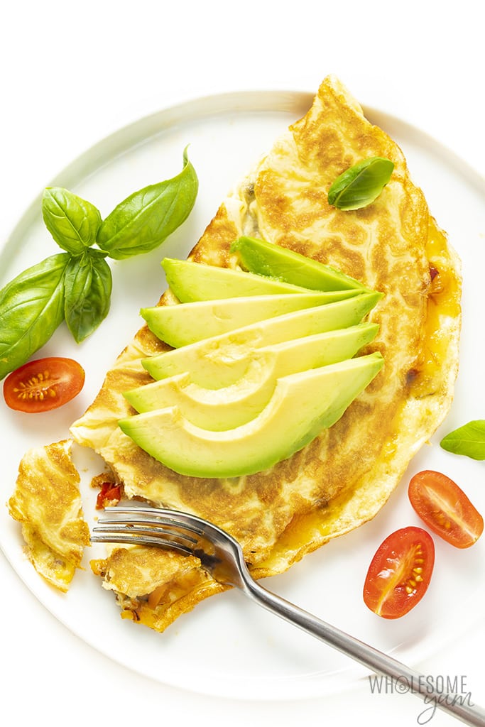 keto omelette with veggies and avocado 