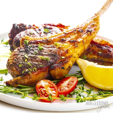 Lamb chops cooked in the oven, on a plate.