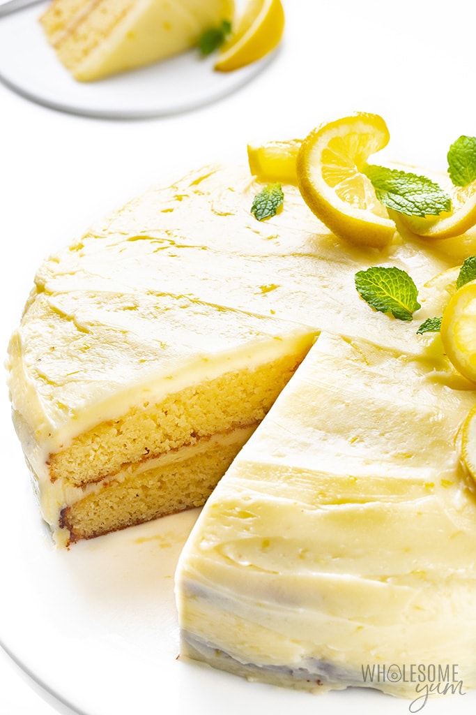 Almond flour lemon cake with lemon slices