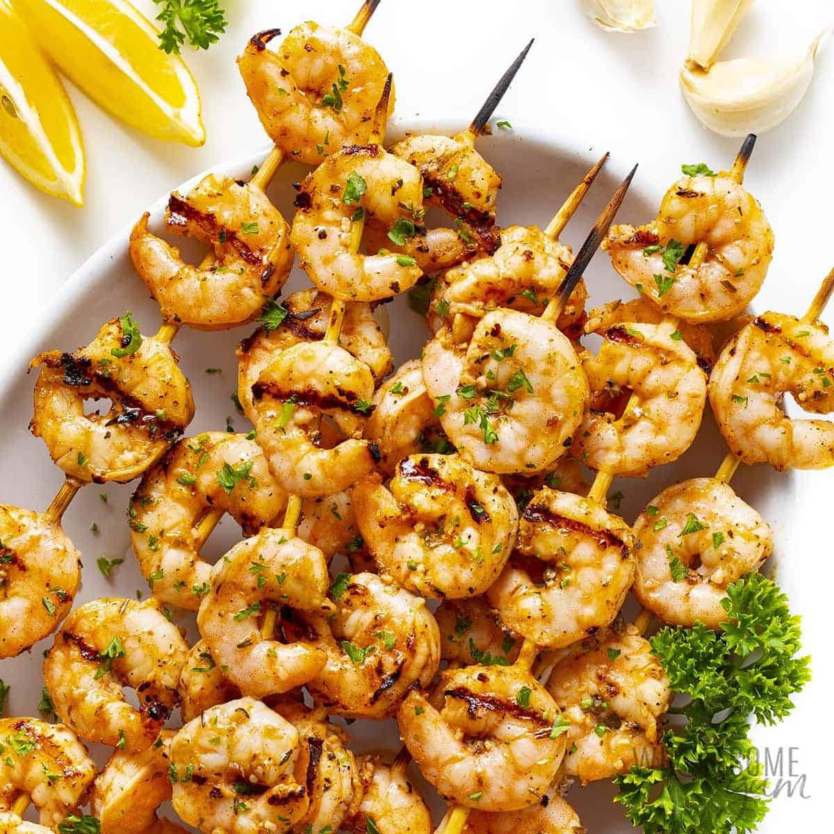 Juicy garlic grilled shrimp skewers with lemon and garlic
