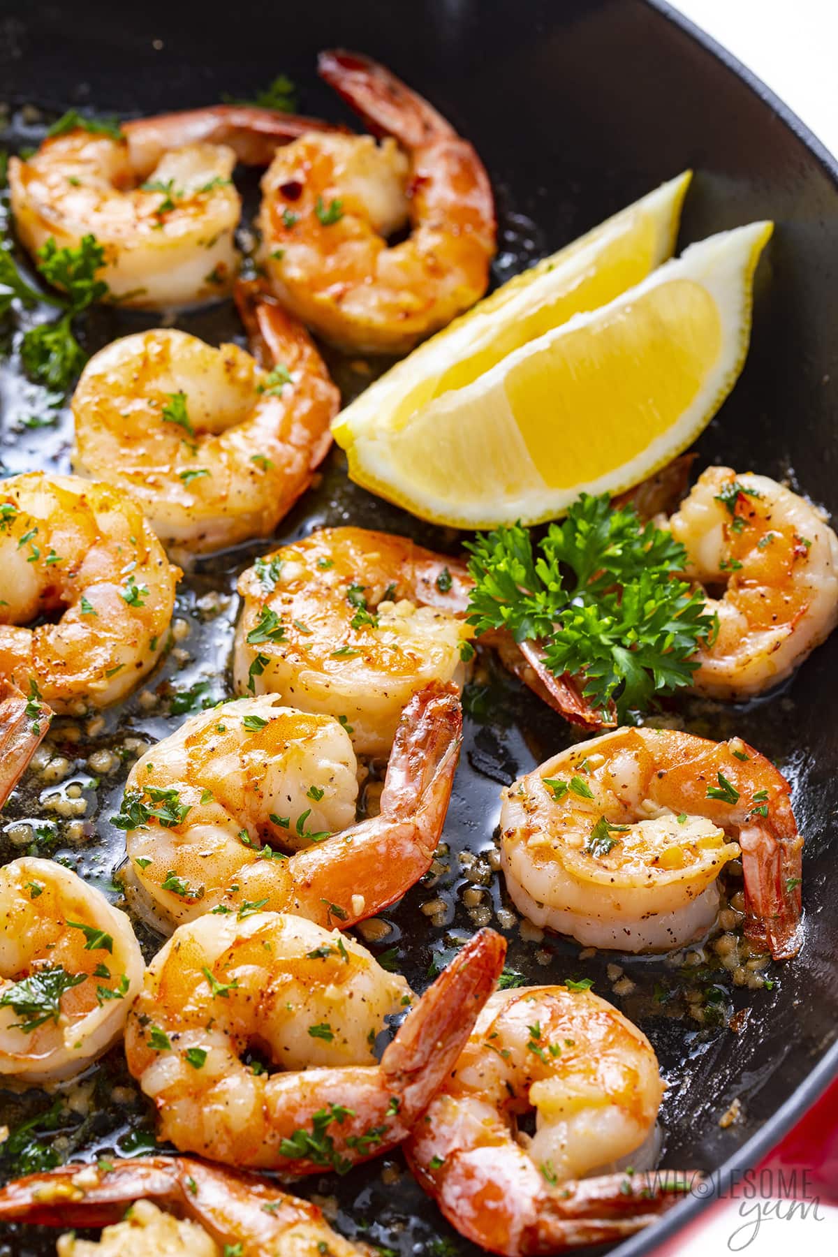 Lemon garlic shrimp in a pan.