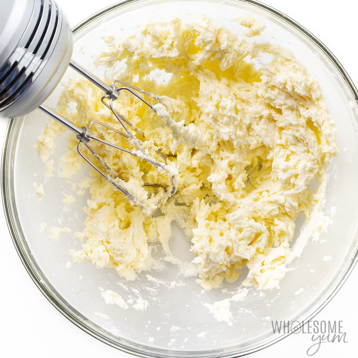 Creamed butter and Besti in a bowl.