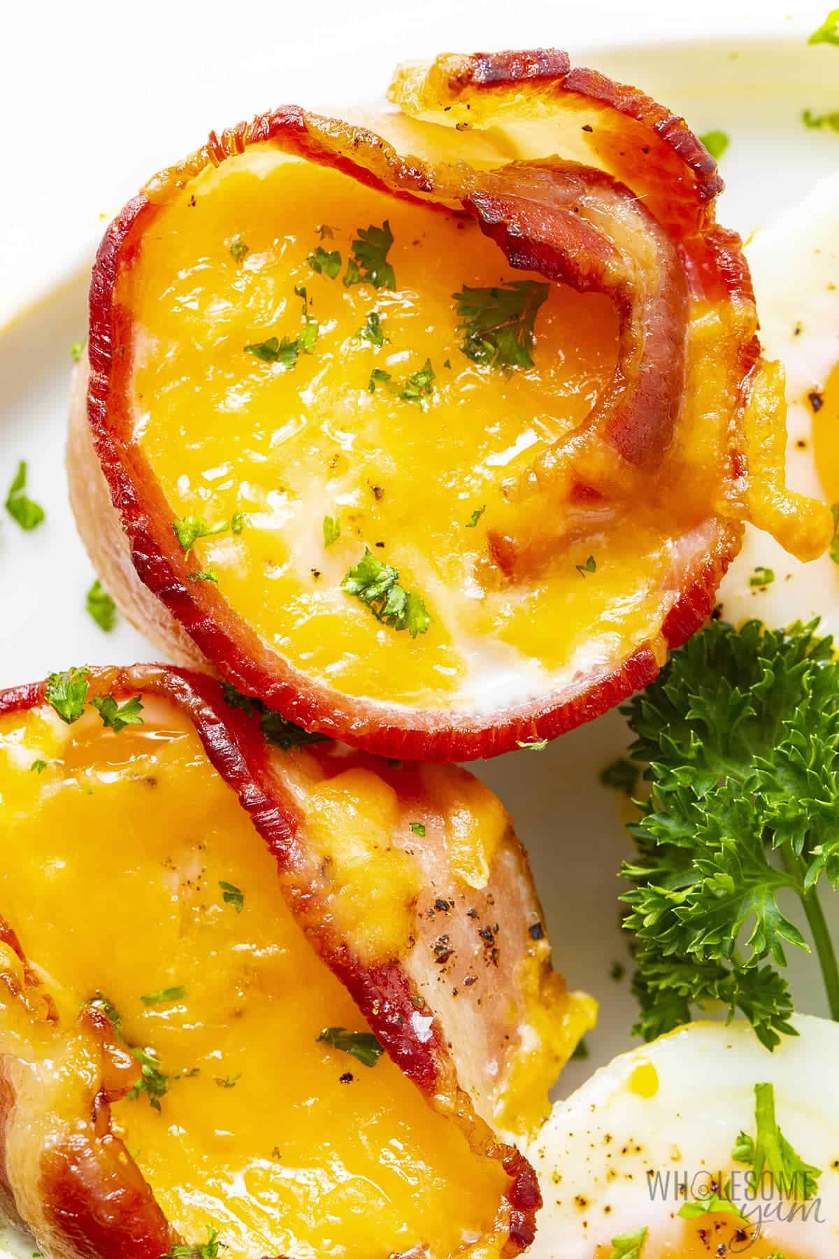 Baked eggs recipe with bacon.