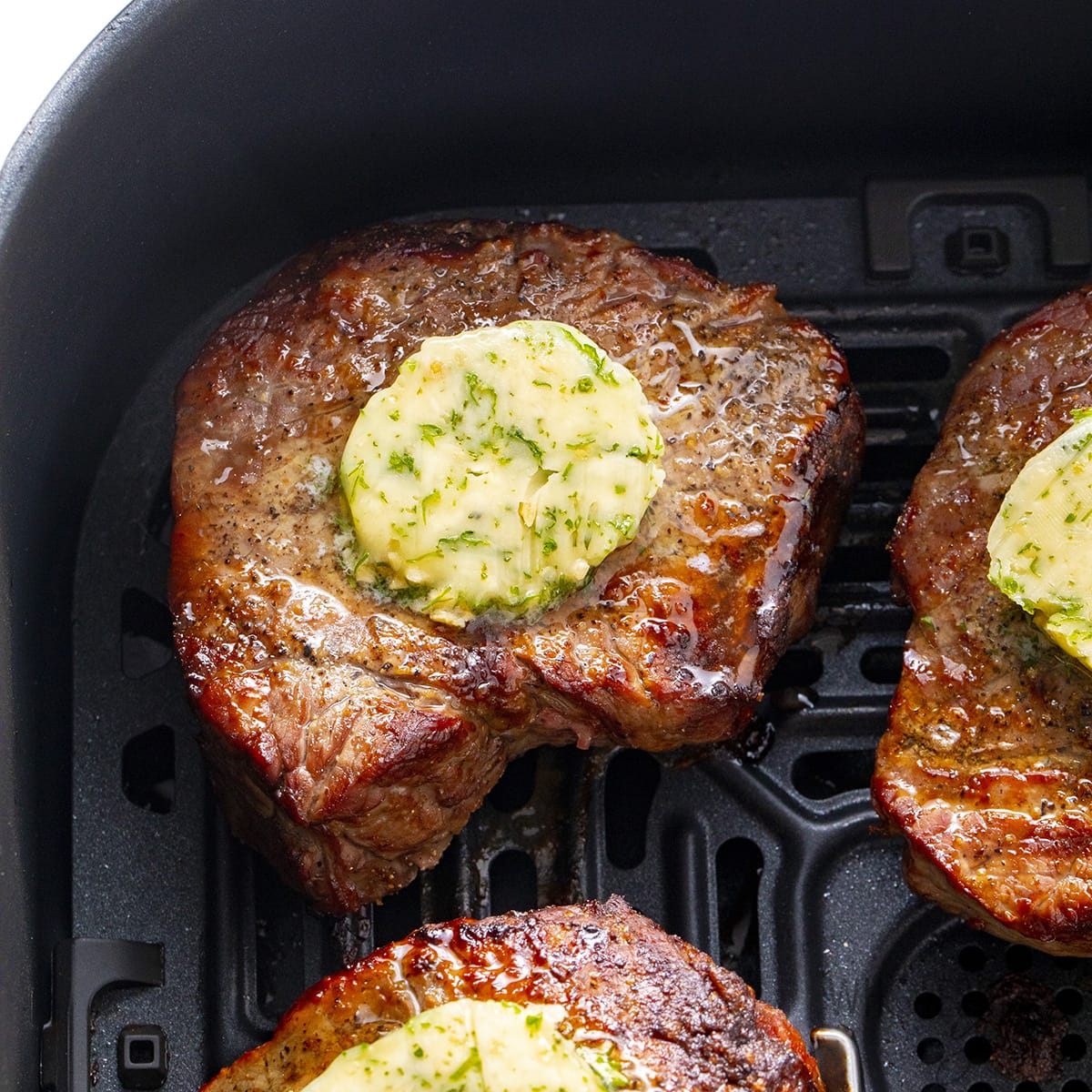 🥩🍗 Savor Steak Perfection: Must-Have Air Fryer Recipes for Steak Lovers!  - cover