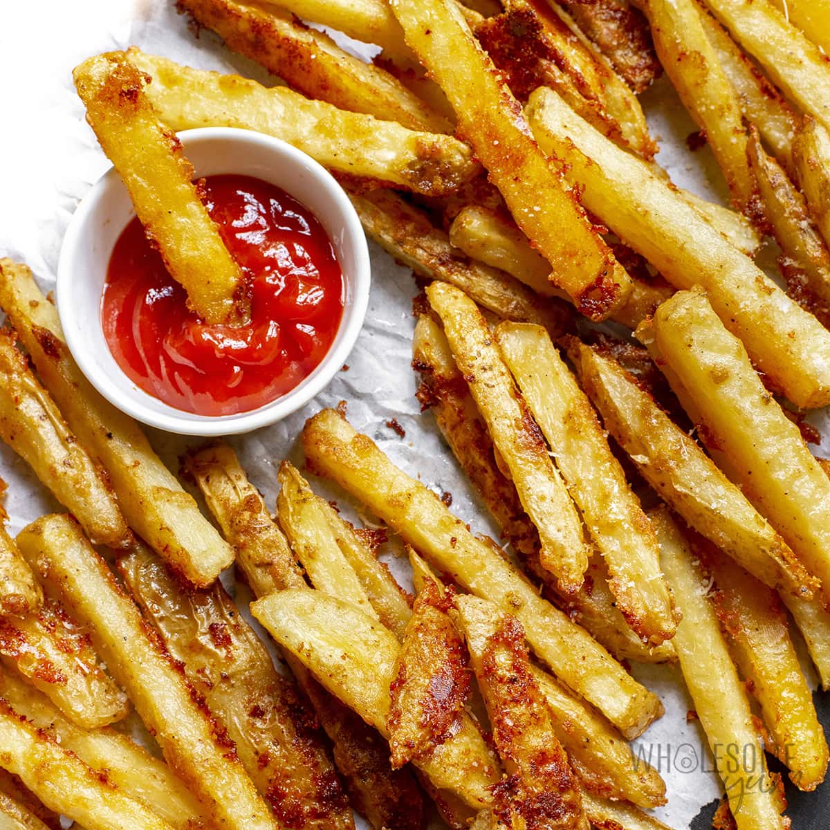 Garlic Parmesan Fries | Wholesome Yum | Easy healthy recipes. 10 ingredients or less.