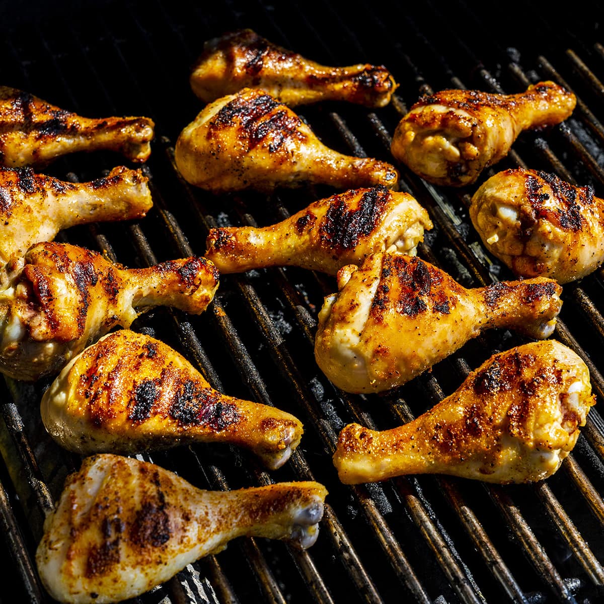 Grilled chicken legs cooked on the grill.